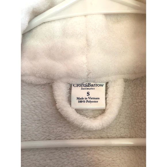 Croft & Barrow Intimates White Soft Plush Robe - Picture 11 of 11